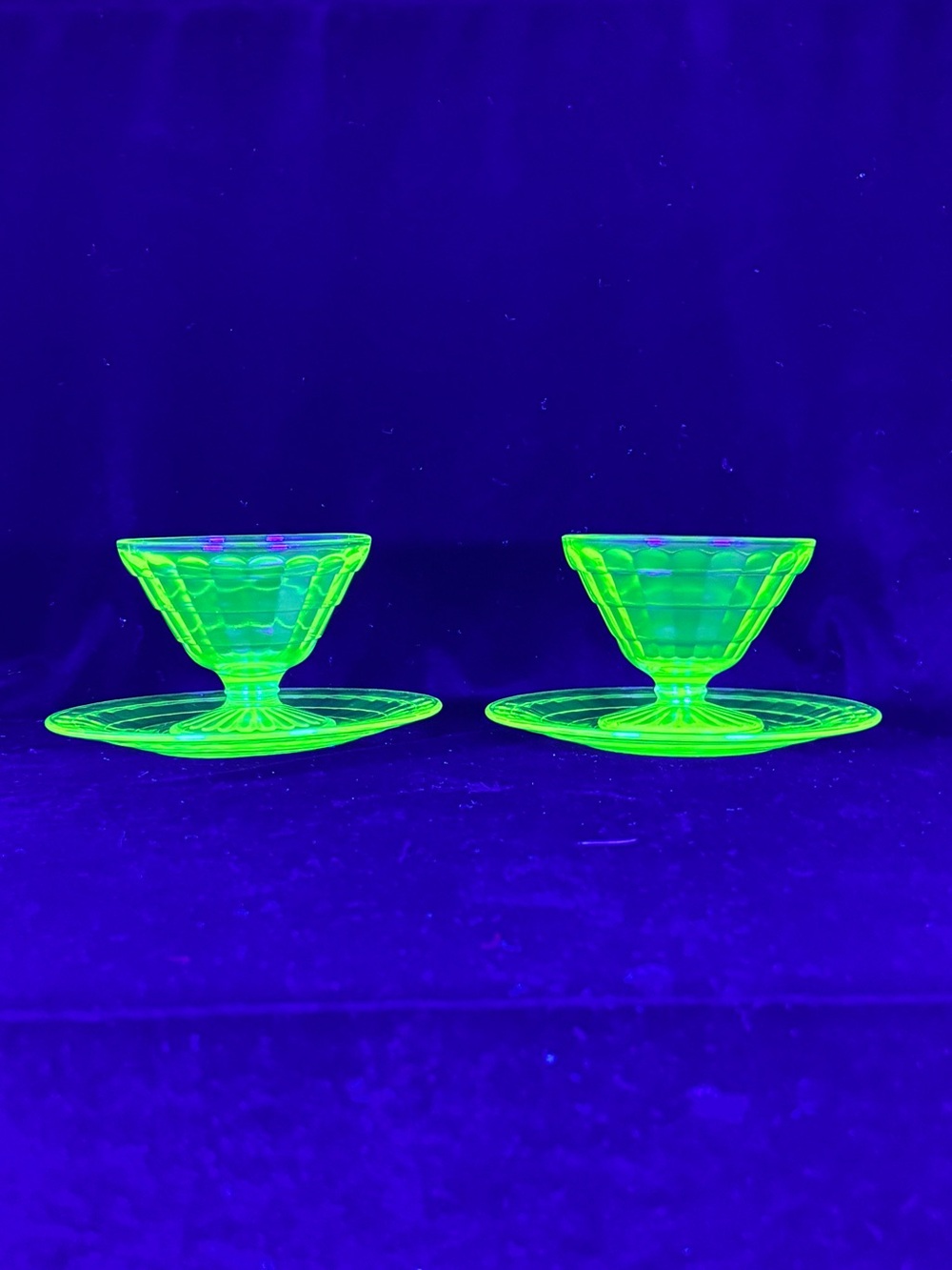 Vtg Set Of 2 Anchor Hocking Uranium Footed Sherbet Cups & Matching Underplates